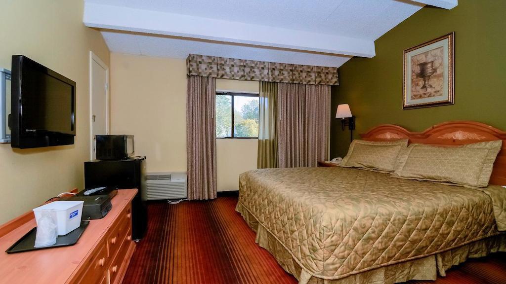 Rodeway Inn Huntington Station - Melville Exterior photo
