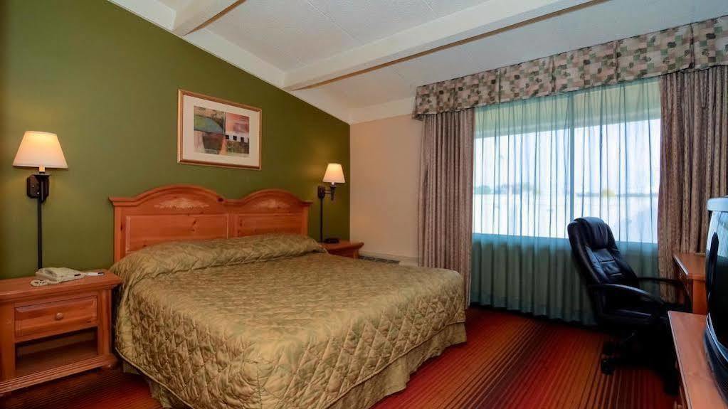 Rodeway Inn Huntington Station - Melville Exterior photo